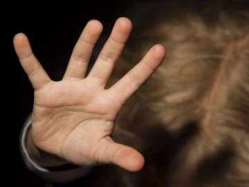 На Полтавщині чоловік розбещував свою 4-річну доньку