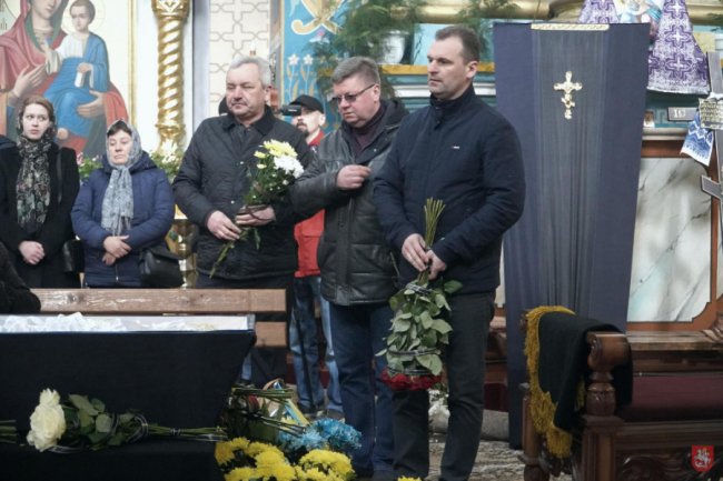 Володимир-Волинська громада попрощалася із загиблим воїном. ФОТО 