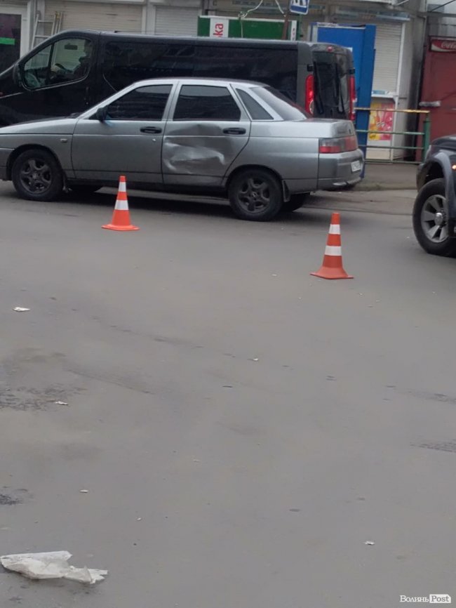 Біля Варшавського ринку у Луцьку – аварія 