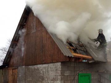 У селі на Волині посеред білого дня горіла будівля з шлакоблоків