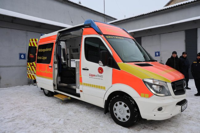 Луцька громада передала воїнам спецавтомобіль. ФОТО