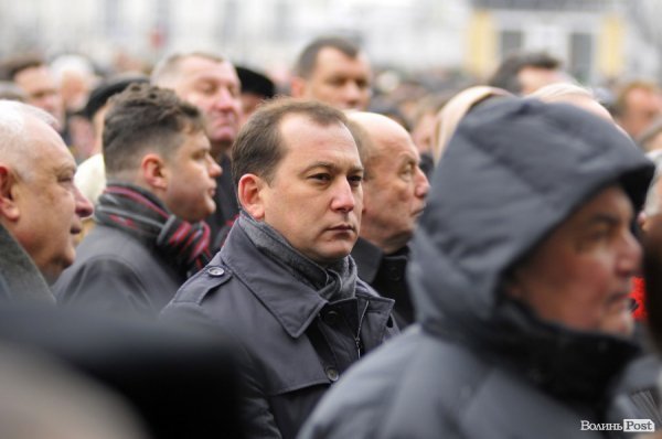 Фото прощання з міським головою Луцька Миколою Романюком