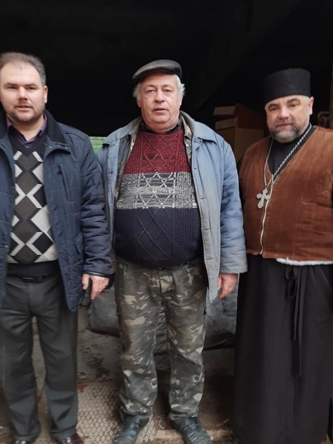 Волинські священники передали продукти харчування для хворих на Covid-19