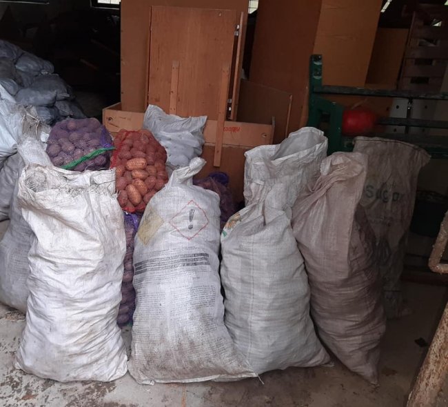 Волинські священники передали продукти харчування для хворих на Covid-19