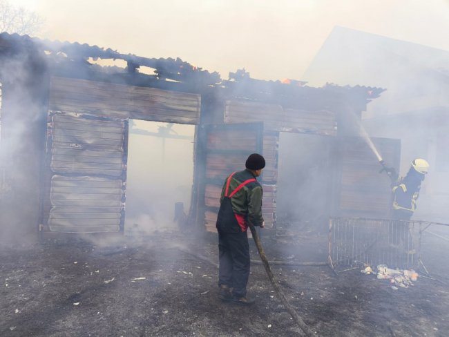 На Волині горів гараж
