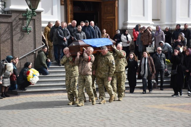 У Луцьку попрощались з воїном Дмитром Гуцаленком
