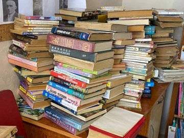 На Волині в сільській бібліотеці збирають російські книги. ВІДЕО