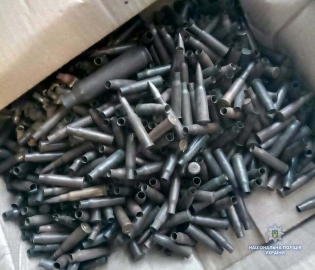 Поліція вилучила у 60-річного волинянина міни, порох та набої до гвинтівки