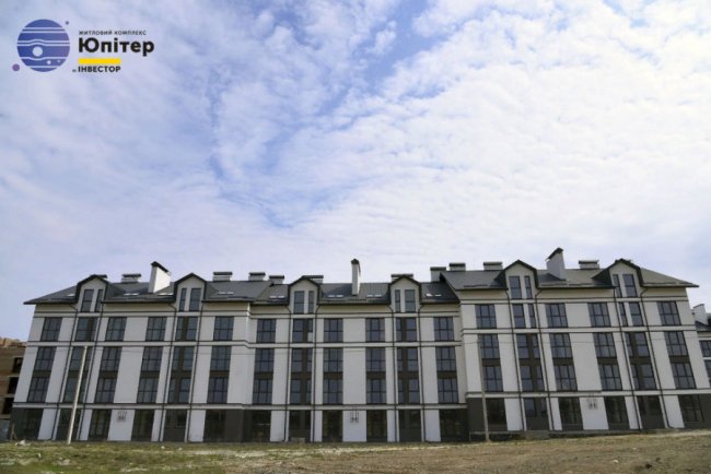 У ЖК «Юпітер» кладуть бруківку біля другого будинку. ФОТО*