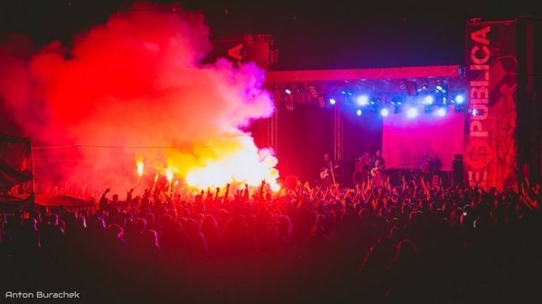 Справжній український рок, емоції та дощ: ювілейна «Реcпубліка» зібрала аншлаг. ФОТО