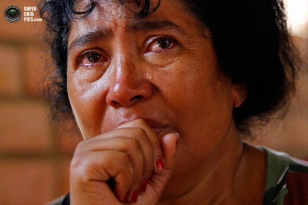 Як ридають за Уго Чавесом. ФОТО