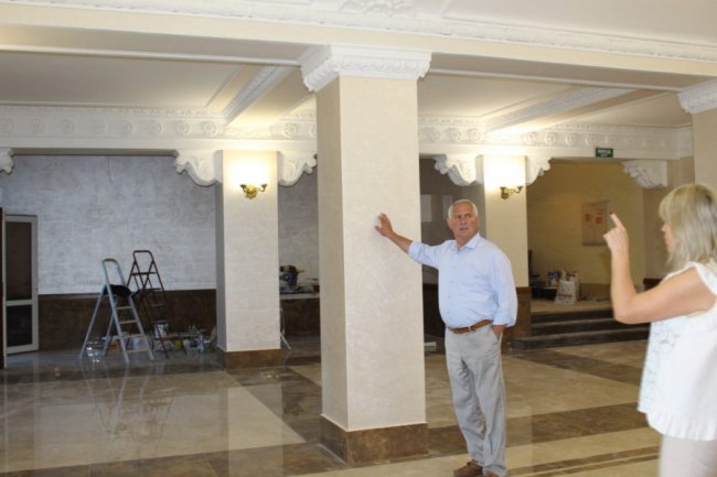 Ремонт палацу культури у Нововолинську: з радянського фойє перетворилось у просторе приміщення