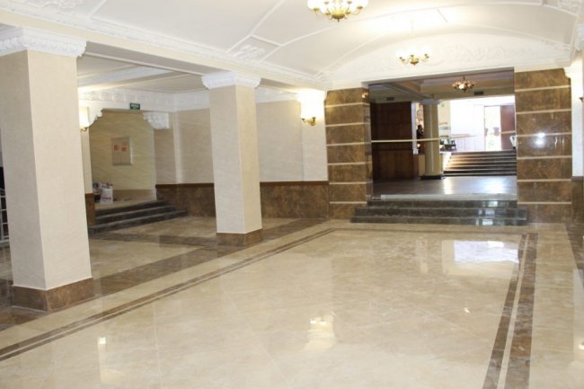 Ремонт палацу культури у Нововолинську: з радянського фойє перетворилось у просторе приміщення