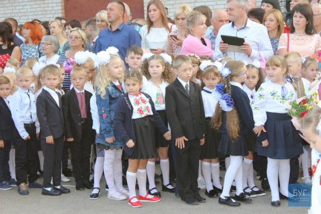 Вишиванки, квіти, бантики: у Володимирі пролунав перший дзвоник. ФОТО