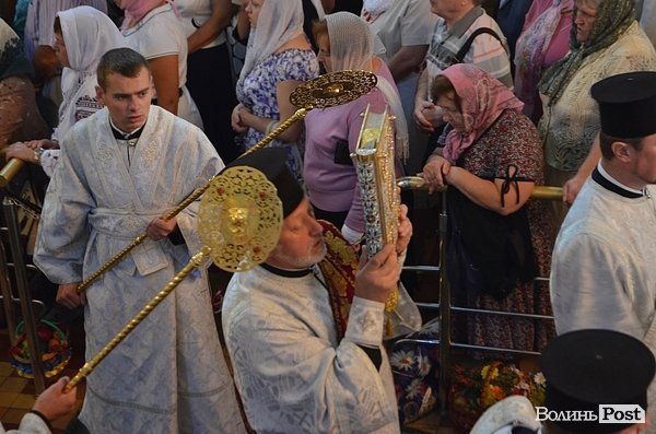 Як в Луцьку святять яблука. ФОТО