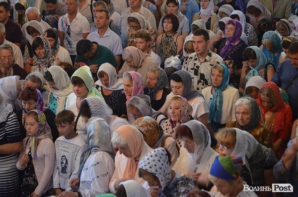 Як в Луцьку святять яблука. ФОТО