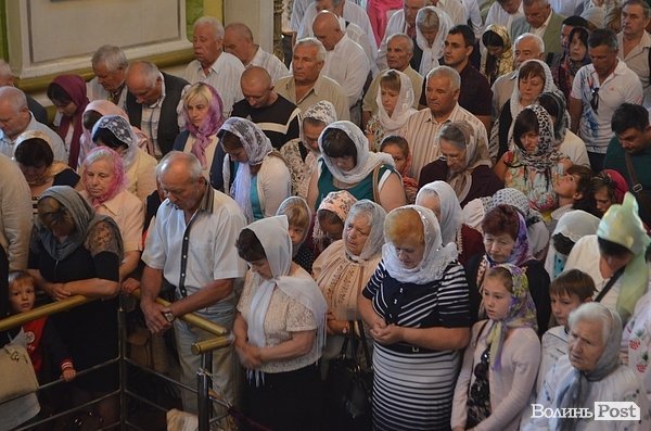 Як в Луцьку святять яблука. ФОТО