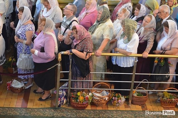 Як в Луцьку святять яблука. ФОТО