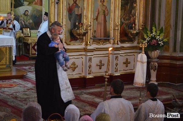 Як в Луцьку святять яблука. ФОТО