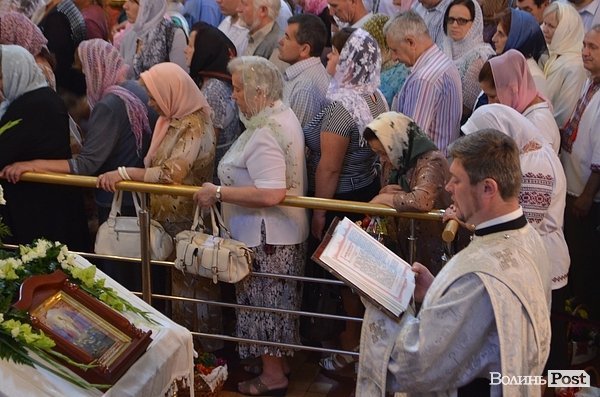 Як в Луцьку святять яблука. ФОТО