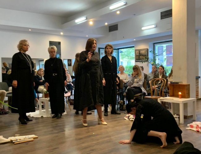 Луцькі театрали здійснили благодійні покази у Польщі. ФОТО