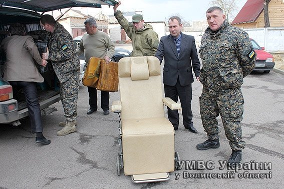 Бійці роти «Світязь» передали госпіталю ортопедичне обладнання. ФОТО