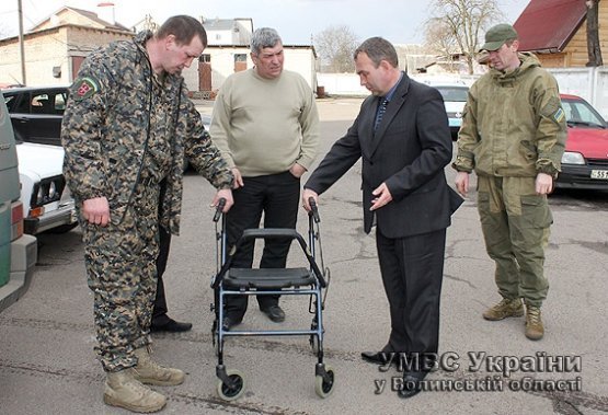 Бійці роти «Світязь» передали госпіталю ортопедичне обладнання. ФОТО