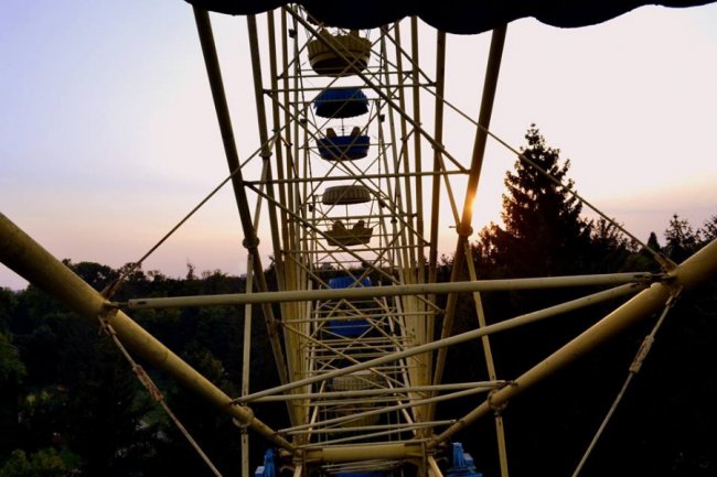 Наче зона відчуження, – лучанин про атракціони в парку. ФОТО