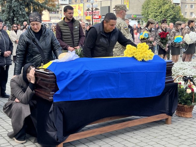 Ще одне серце перестало битися за Україну: на Волині попрощалися з командиром підрозділу ЗСУ Леонідом Семенюком