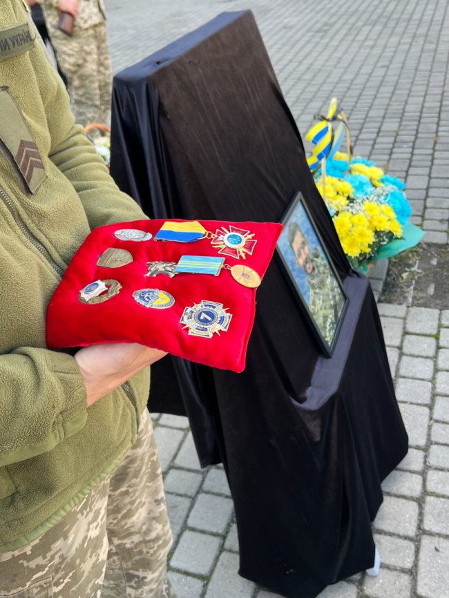 Ще одне серце перестало битися за Україну: на Волині попрощалися з командиром підрозділу ЗСУ Леонідом Семенюком