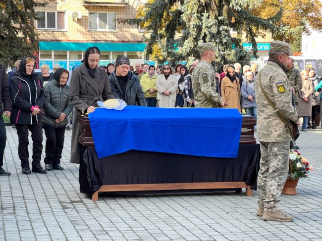 Ще одне серце перестало битися за Україну: на Волині попрощалися з командиром підрозділу ЗСУ Леонідом Семенюком