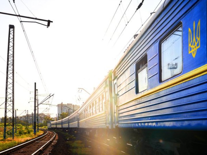 Кожен українець зможе безкоштовно проїхати потягом три тисячі км по Україні - Зеленський