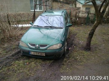 У День закоханих в центрі Луцька покарали «майстра паркування». ФОТО