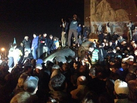 У Харкові влада звалила пам'ятник Іллічу. ФОТО. ВІДЕО