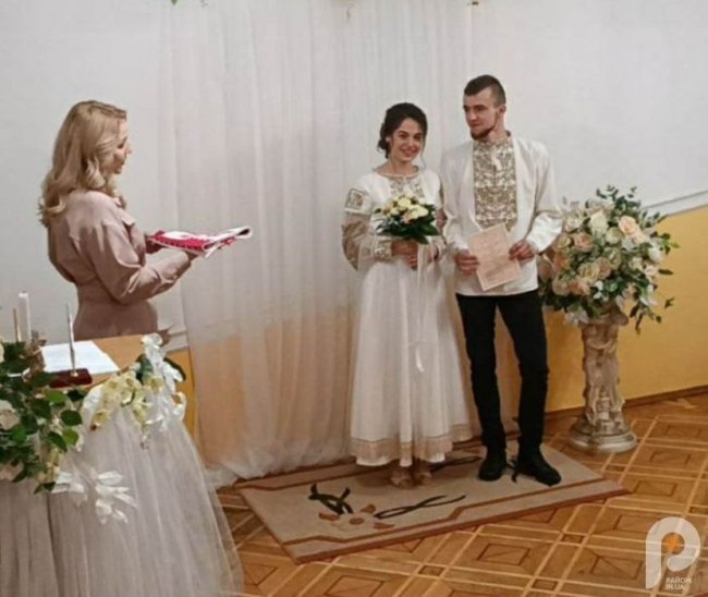 На Волині  військовослужбовець одружився зі своєю коханою під час відпустки. ФОТО