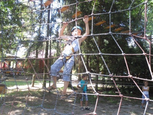 «Літо - 2015»: як луцькі школярі відпочивають у спортивно-оздоровчому таборі. ФОТО