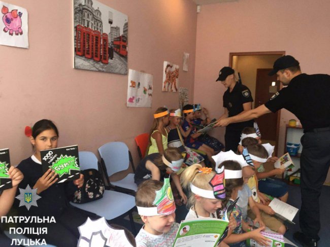 Луцькі патрульні відвідують літні табори