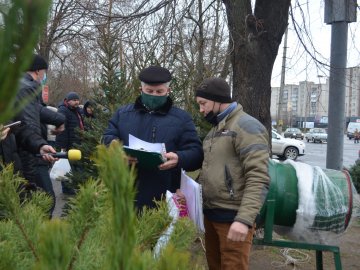 У Луцьку тривають рейди на ялинкових ринках. ПЕРШІ РЕЗУЛЬТАТИ