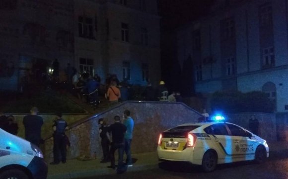 З’явилися фото інциденту біля міськради в Луцьку