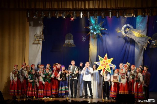 Віншування, янголи і різдвяне тепло: у Луцьку колядував фестиваль вертепів