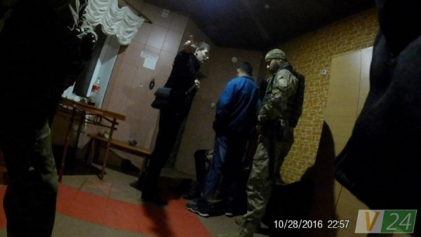 Не поділили дівчат: у луцькій сауні розтрощили двері. ФОТО