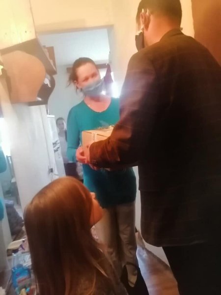 «Важливо пам'ятати»: на Волині родини Героїв Іловайська отримали продуктові набори