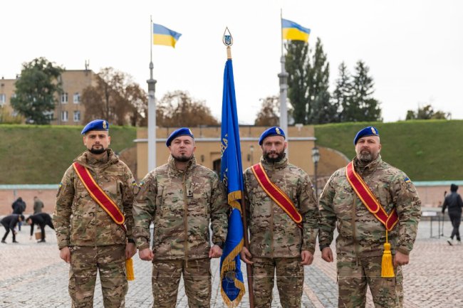 Зеленський вручив 20 БрОП «Любарт» бойовий прапор. ФОТО