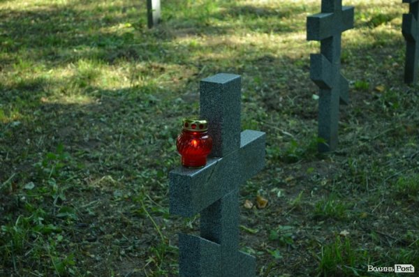 У Польщі молилися на могилах вбитих українців. ФОТО 