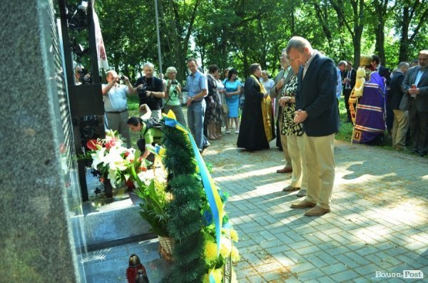 У Польщі молилися на могилах вбитих українців. ФОТО 