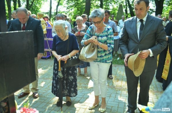 У Польщі молилися на могилах вбитих українців. ФОТО 