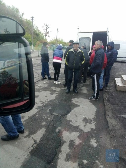 На «Устилузі» митники не пускали людей, які везли в Україну пальне з Польщі. ФОТО