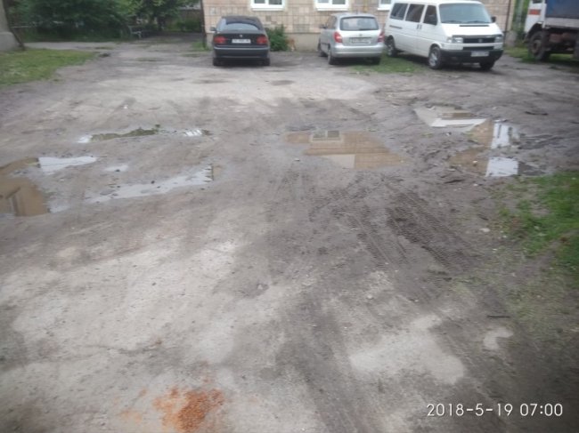 У Луцьку просять капітально відремонтувати дорогу. ФОТО