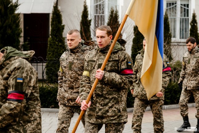 «Вивільнюємося ціною життя Героїв»: у Луцьку попрощалися із Владиславом Недільком. ФОТО