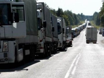 Росія закрила кордон водіям із України